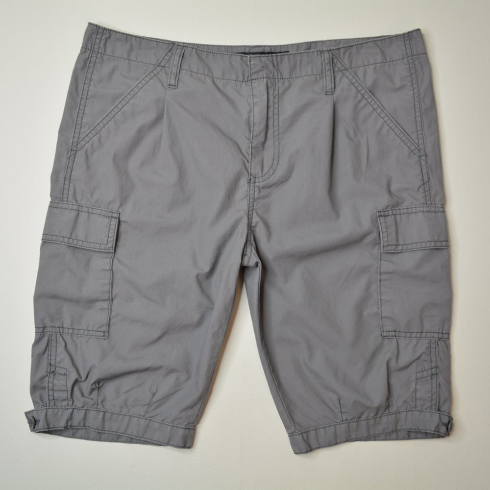 VANS Size 9 Juniors Womens GRAY Pleated CARGO Lightweight BUTTON Hem LONG SHORTS